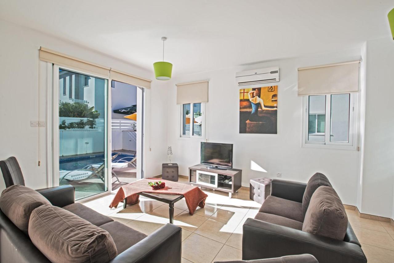 Avra Villas Paralimni Exterior photo