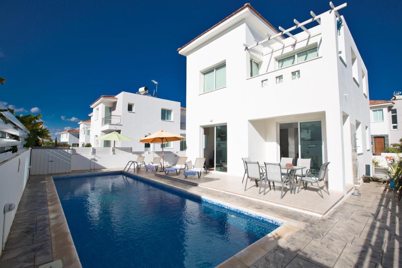 Avra Villas Paralimni Exterior photo