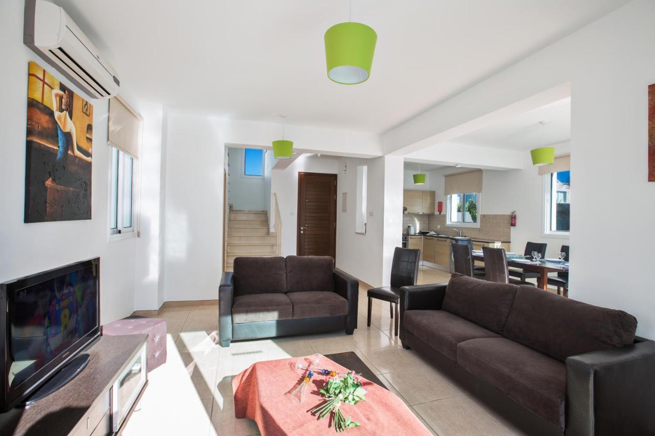 Avra Villas Paralimni Exterior photo