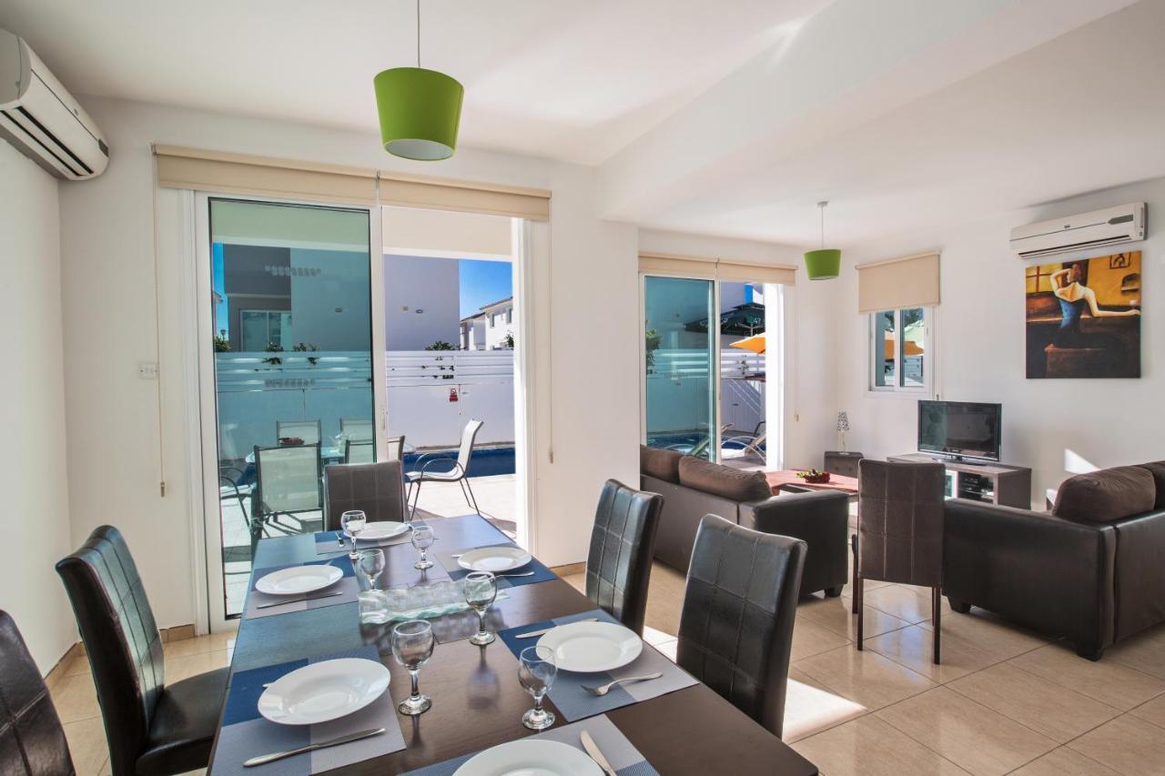 Avra Villas Paralimni Exterior photo